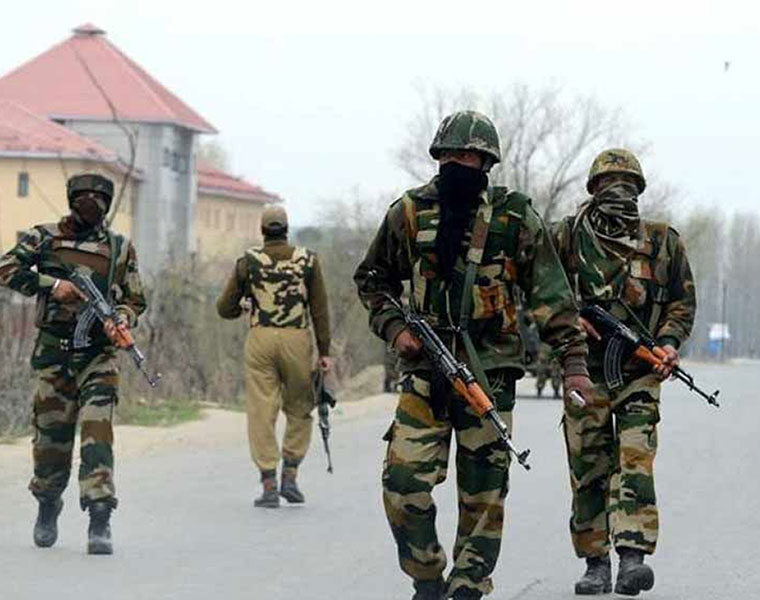 crpf patrol party attacked by militants in kashmir shopian