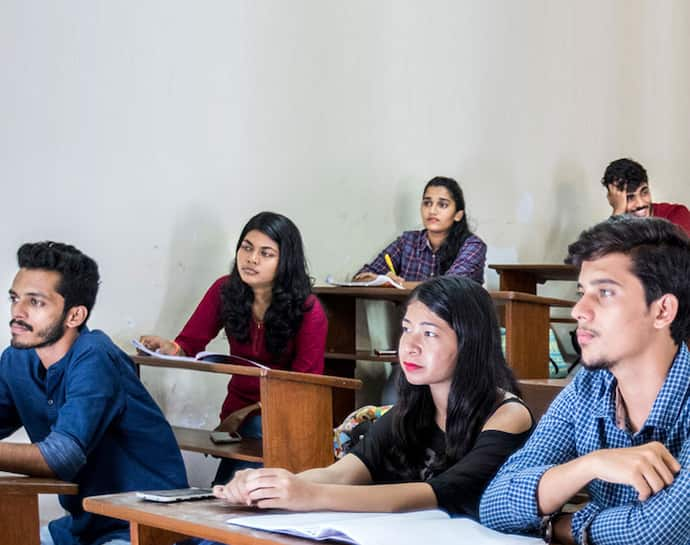 Teacher’s Day: কোচিং ক্লাস রুম সাজান বাস্তু মেনে, শিক্ষক হিসেবে বাড়বে খ্যাতি