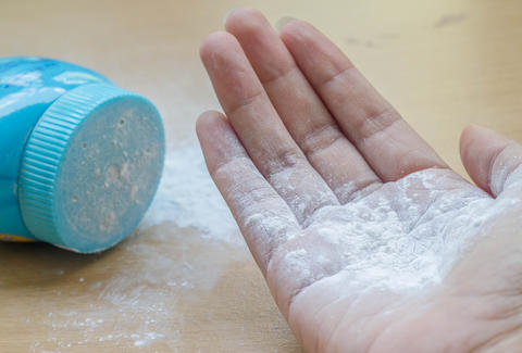 Can talcum powder cause cervical cancer? rsl