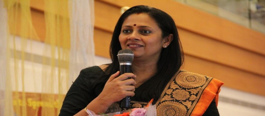 actress lakshmi ramakrishnan comments about seeman and vijayalakshmi issue in thoothukudi vel