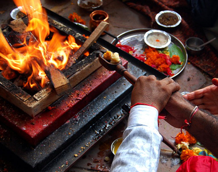 thousands of peoples participated special homam in samayapuram mariyamman temple 