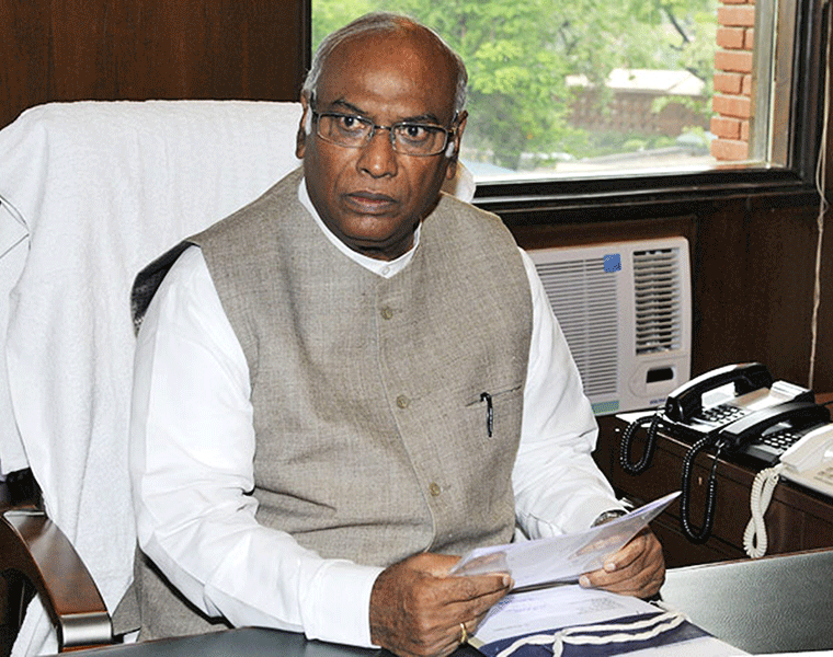 Complaint circulated Social media against Mallikarjun Kharge amassed illegal property worth Rs 50000 crore ckm