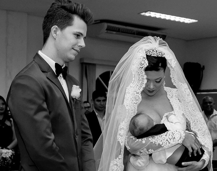 bride praised for breastfeeding baby during wedding