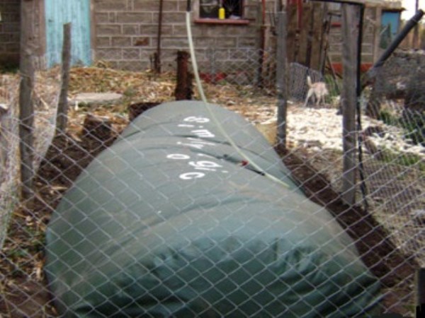 This material in the drainage gas helps to collect gas.