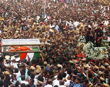2000 kgs flowers used for Jaya funeral