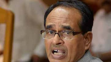 Madhya Pradesh CM Shivraj Singh Chouhan attacked with shoes, stones video