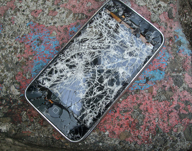 Watch 5 crazy shatter-resistant tests on smartphones