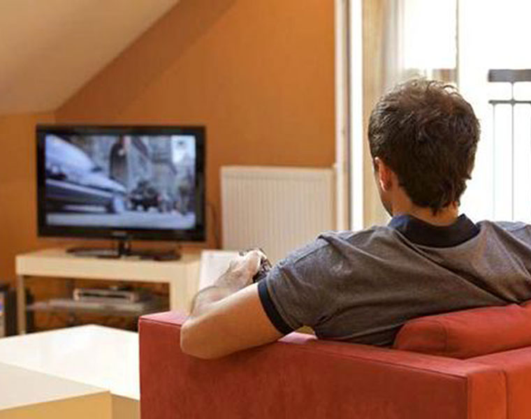 Watching TV Continuously For An Hour More Dangerous Than Smoking pod