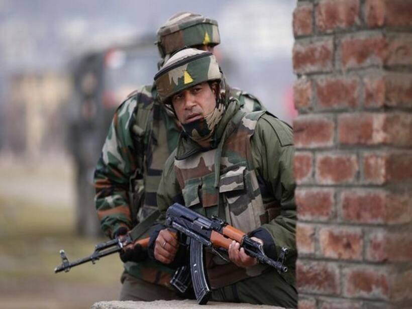त्राल मुठभेड़ में एक पाकिस्तानी आतंकी  ढेर, दो और के छिपे होने की आशंका
