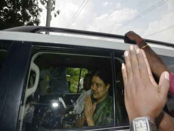 Sasikala meet natarajan in hospital