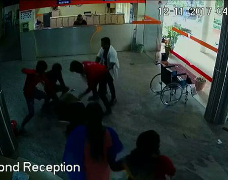 police book 5 persons attack Attukal devi hospital staff Video