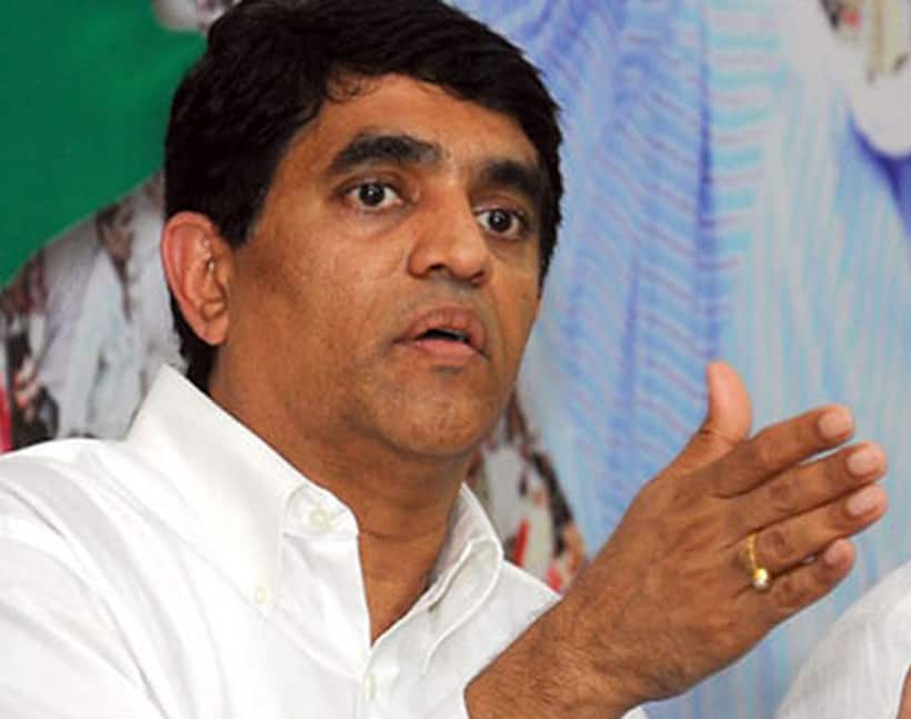 బేతంచర్లలో  తేనేటీగల దాడి:తృటిలో తప్పించుకున్న మంత్రి బుగ్గన