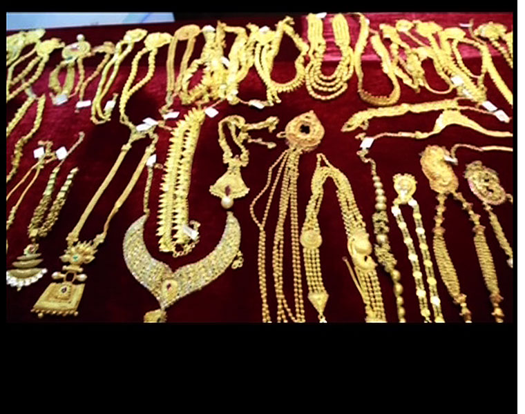 Thieves Gang Hulchul in nandyala... Gold Robbery in jewellery shop