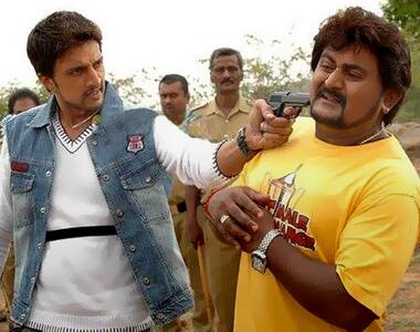 This is what happened when Komal was asked to romance 15 snakes!