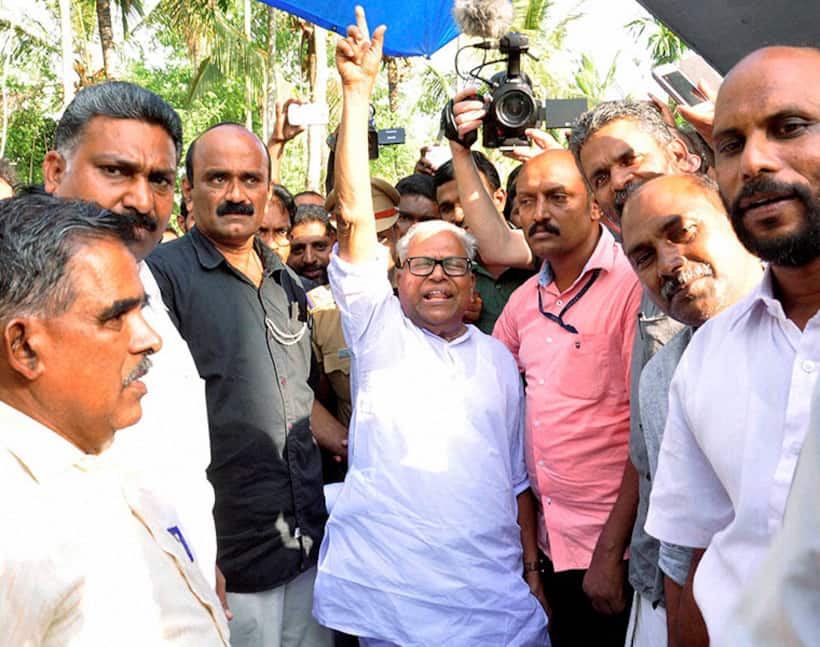 Achutanandan, Pinarayi Vijayan file nominations