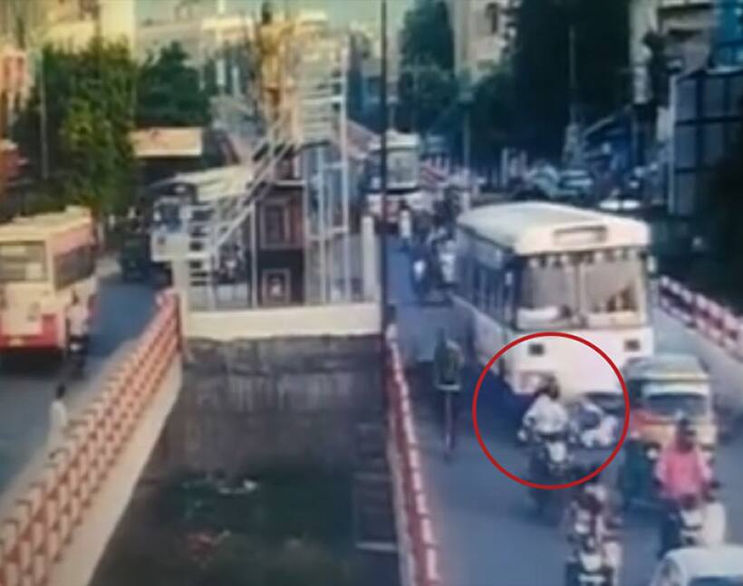 [Video] 3 killed as APSRTC bus rams into them at Budameru flyover in Vijayawada