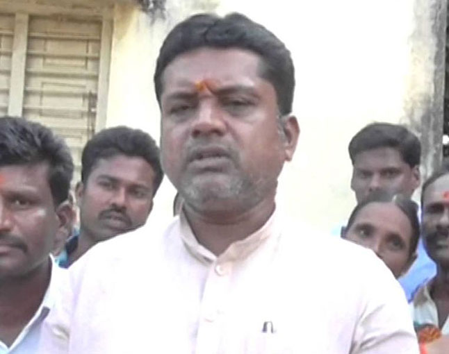 Manthani BRS Candidate Putta Madhu serious on Congress  MLA Sreedhar Babu AKP