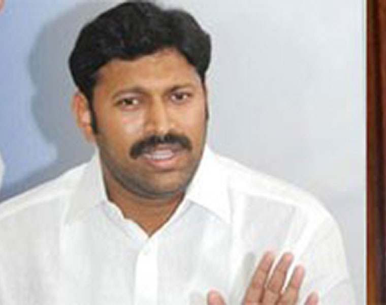 Kadapa  MP YS Avinash  Reddy  Reaches  To Pulivendula  lns 