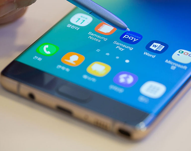 Buy the Galaxy Note S7 or wait for the iPhone 7