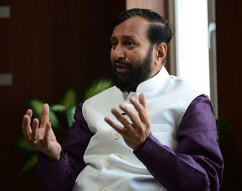 Javadekar u turns Irani, to give more autonomy to IIMs