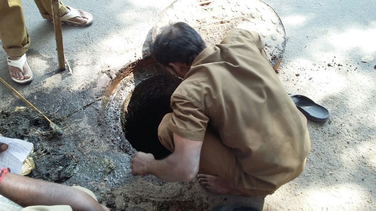 Manhole Open in Vijayapura: Public Faced Problems