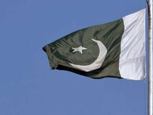 400 feet  flag host by pakistan military in waga 