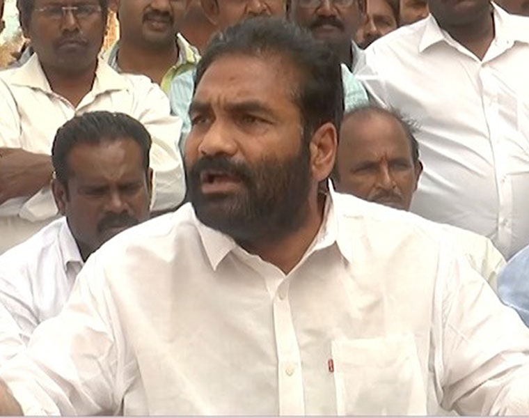 YCP MLA Kotamreddy Sridhar Reddy attacks MPDO