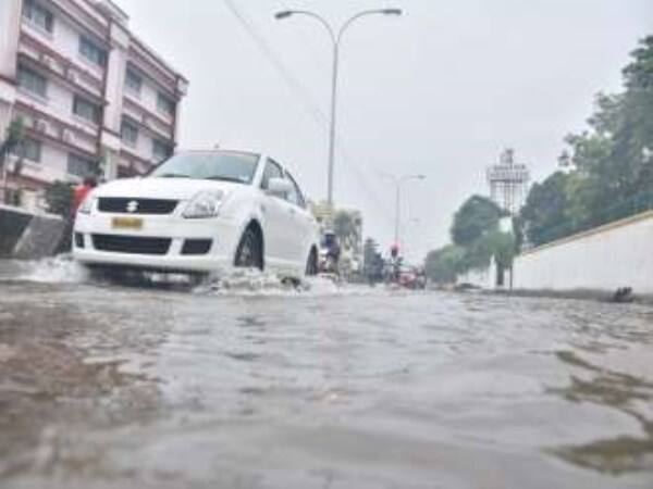 Mayor Priya was involved with the officials in removing the stagnant water due to the rains in Chennai