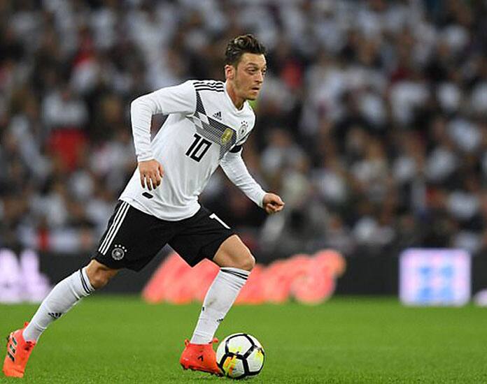 MEZUT OZIL INJURED