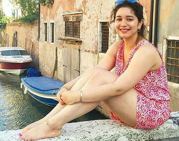 sara tendulkar instagram cute photos