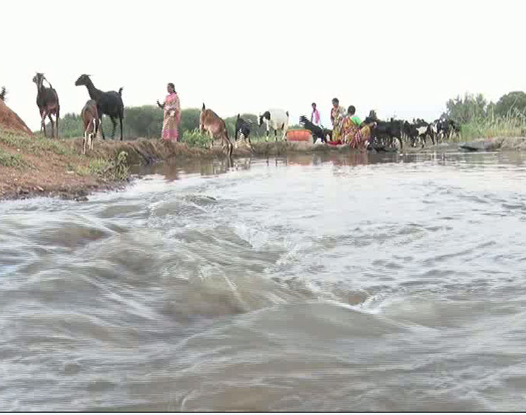 Chitradurga lakes should be filled up with water by aid of any projects demands farmers