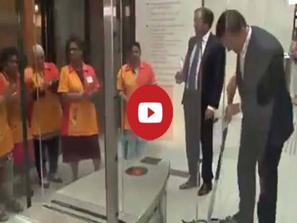 Netherlands PM Mark Rutte wiping the floor