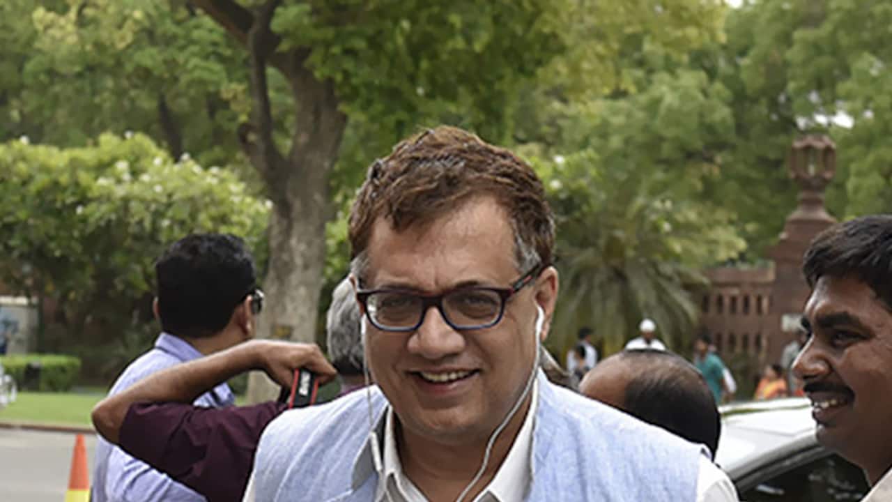 एनआरसी के विरोध में असम पहुंचा टीएमसी का दल, सिलचर एयरपोर्ट पर लिया गया हिरासत में