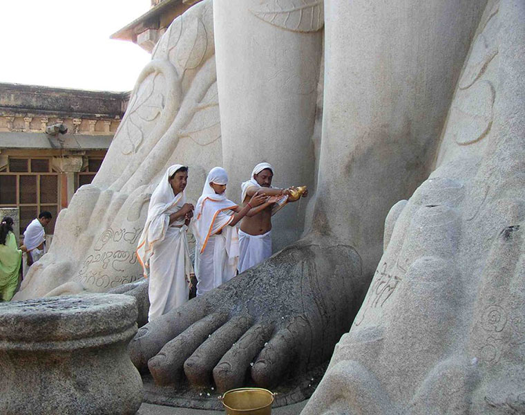 Yasmin NK column on shravanabelagola