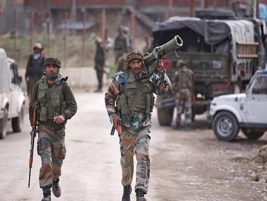 Four terrorist dead in Shopian encounter, para commando martyr