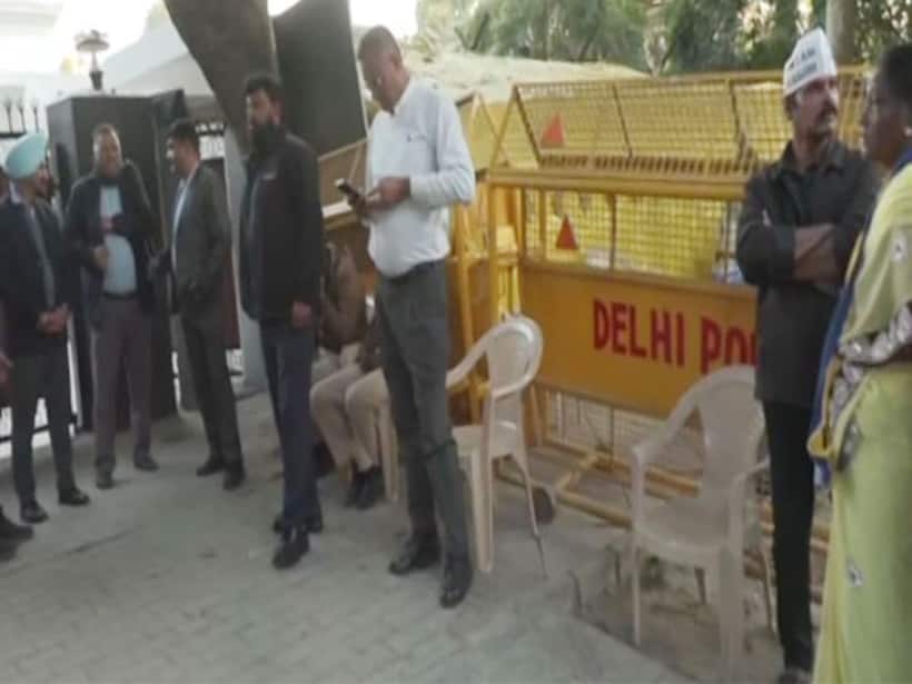 Arvind Kejriwal meets newly elected MLAs from AAP, asks them to continue work for Delhi