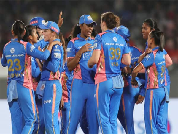 mumbai indians women into the finals of wpl after beating gujarat giants