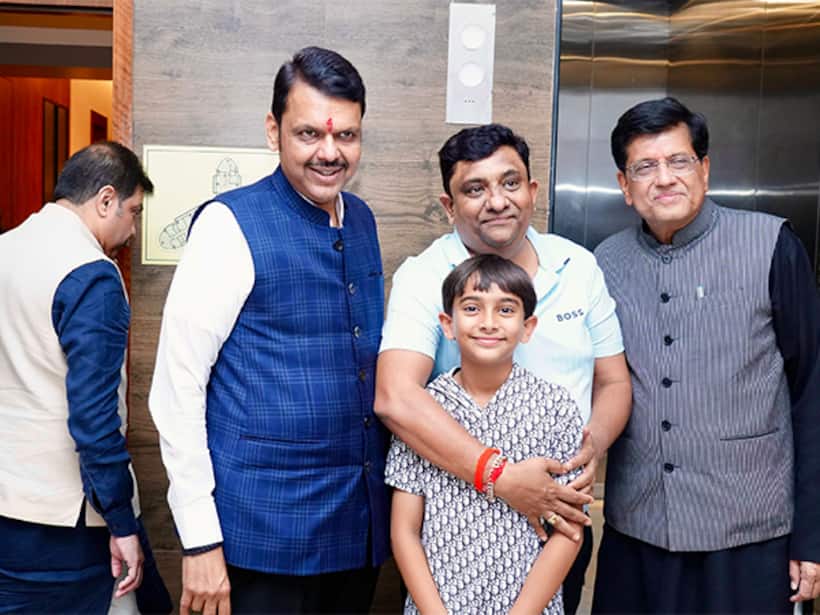 Mumbai redevelopment push: Piyush Goyal, CM Fadnavis hand over keys to 15 societies