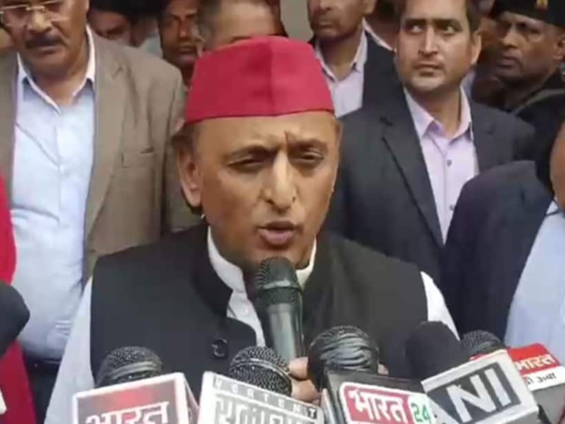 Akhilesh Yadav backs Abu Azmi after Aurangzeb row, Yogi Adityanath questions SP's stand