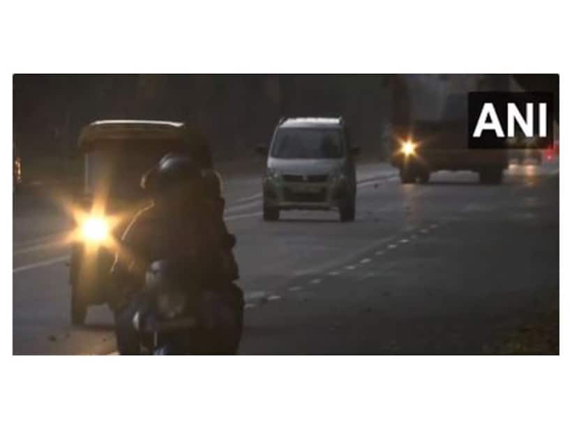 Light rain adds a refreshing touch to Holi celebrations in Delhi (WATCH)