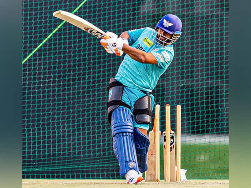 IPL 2025: LSG skipper Rishabh Pant shares a message with his teammates during the meeting (WATCH)