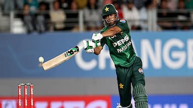 New Zealand thrash Pakistan by 8 wickets in 5th T20I kvn New Zealand thrash Pakistan by 8 wickets in 5th T20I kvn