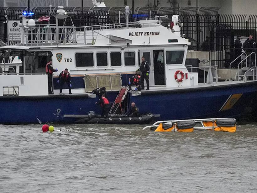 Caught on camera: Helicopter spins, crashes into Hudson River in New York, 6 dead (WATCH)
