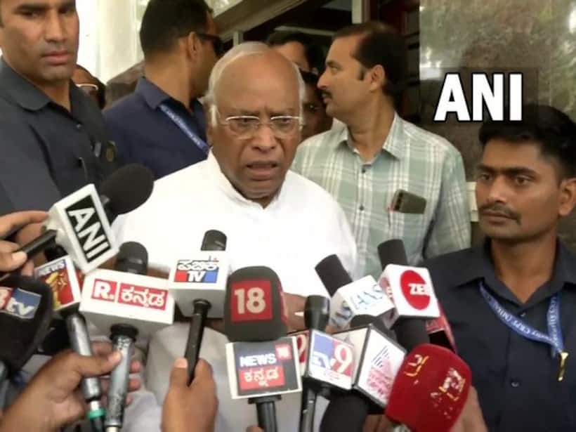 Kharge distances from caste survey talks, leaves decision to Karnataka govt