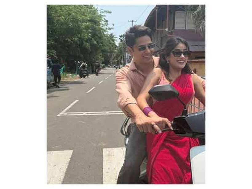 Janhvi Kapoor, Sidharth Malhotra enjoy scooty ride. SEE 'Param Sundari' BTS pics