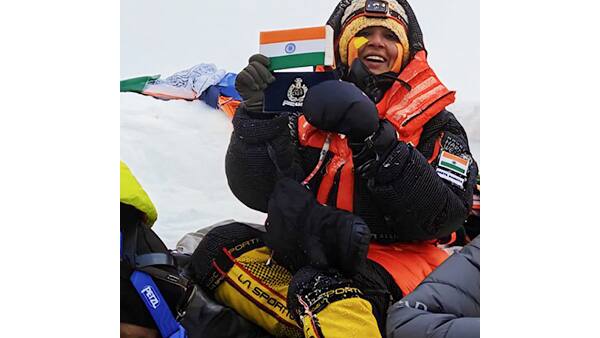CISF officer Geeta Samota on Mt Everest (Photo/@BhajanlalBjp)