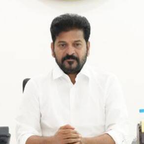 Telangana: ఐఏఎస్, ఐపీఎస్ అధికారులకు తెలంగాణ సర్కారు వార్నింగ్