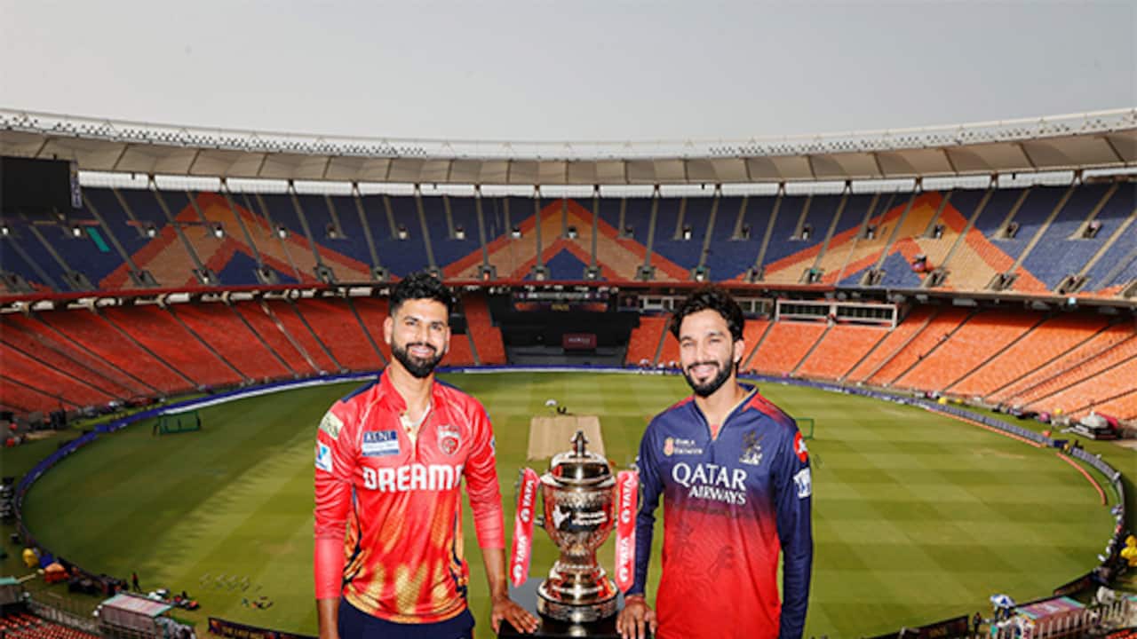 PBKS captain Shreyas Iyer (L) and RCB skipper Rajat Patidar (Photo: X/@IPL)