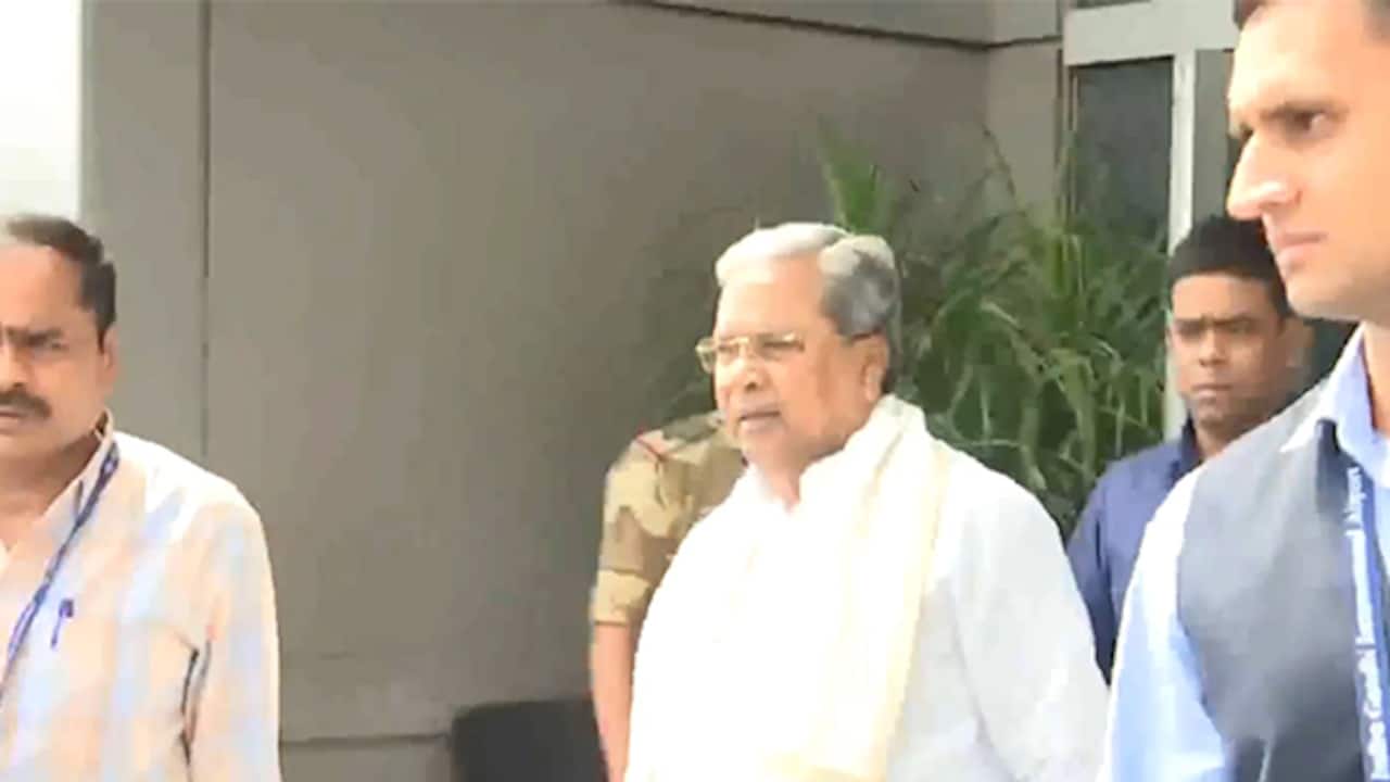 Karnataka CM Siddaramaiah and DCM DK Shivakumar arrive in Delhi (Photo/ANI)