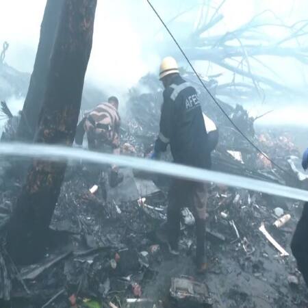 ahmedabad plane crash: ప్రమాదానిక గురైన ఎయిరిండియా విమానం నడిపిన పైలట్లు ఎవరు?
